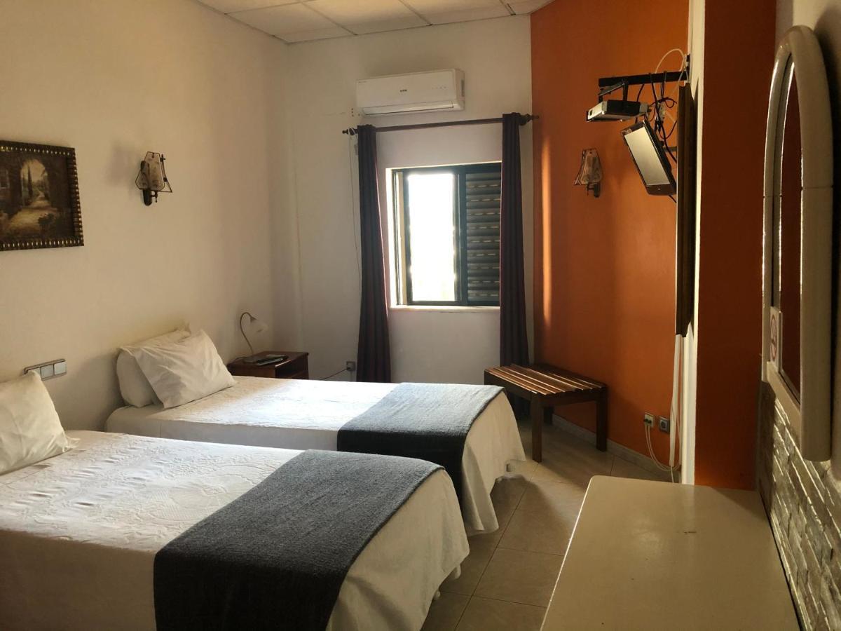 Apartamentos E Quartos Atalaia Sagres Exteriör bild